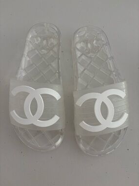 CHANEL Interlocking clear slides 2019- Chanel Jelly Pool Slides